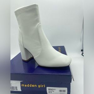 Madden girl windyy white boots , new with box